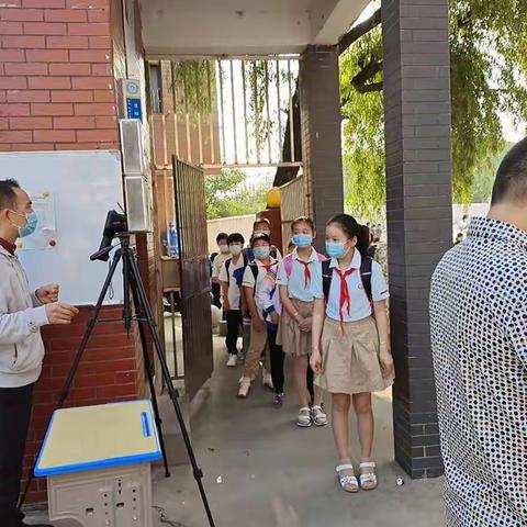 别样的开学第一天！——第十三小学复学第一天纪实