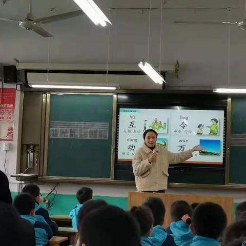 聚焦课堂 落实常规----实验小学南校区开学推门课进行中