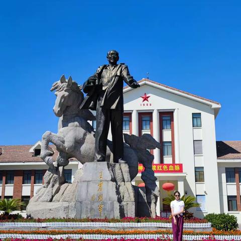 大家好我是池阳小学五年级一班周嘉怡，我正在参加池阳小学“习语”润童心我是最闪智慧星”。