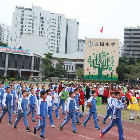 团结 拼搏 努力 永不言弃迎来最好的我们                                六二班2017年运动会