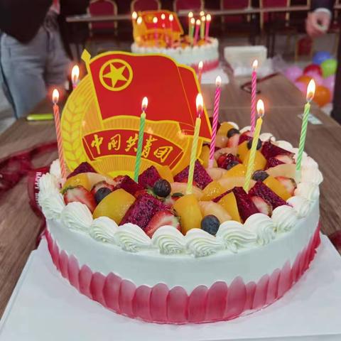 库尔勒市第二十二中学“团聚爱心•队送温暖”民族团结爱心生日会