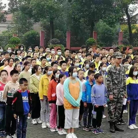 不惧风雨，团结向前--土地堂中学七(1)班军训日记