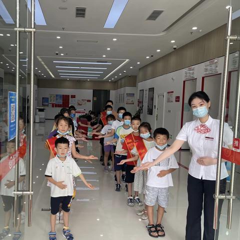 走进银行，争做暑期银行体验官！——潍坊银行烟台莱山支行开展暑期儿童财商启蒙活动