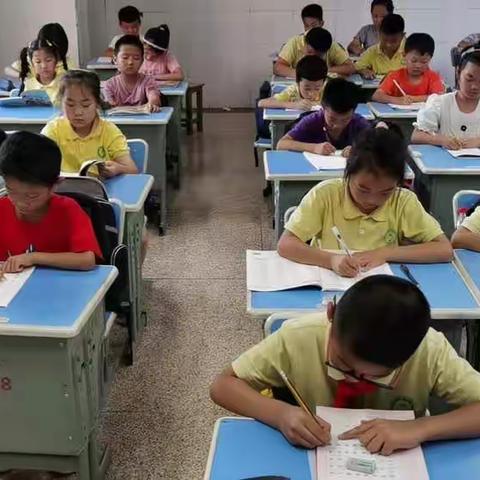 书法、绘画、折纸一样都不少-----安吉第九小学“暑期五育托管班”