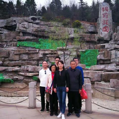 亲亲热热一家人