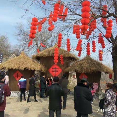 上九山，逛庙会。