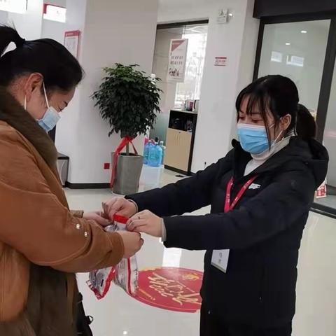 “元宵节，闹元宵、乐团圆”——临颍农商行城区支行元宵节送大礼包啦!