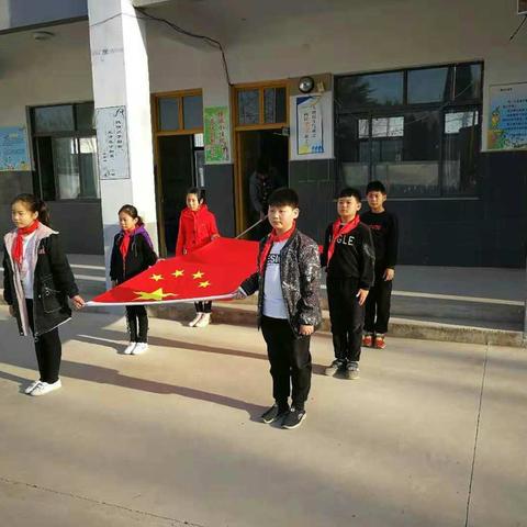 会停刘齐炉小学升国旗仪式