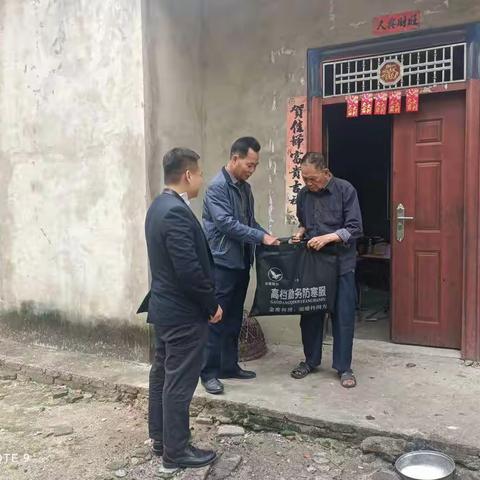 文罗镇民政寒冬送暧专项救助工作