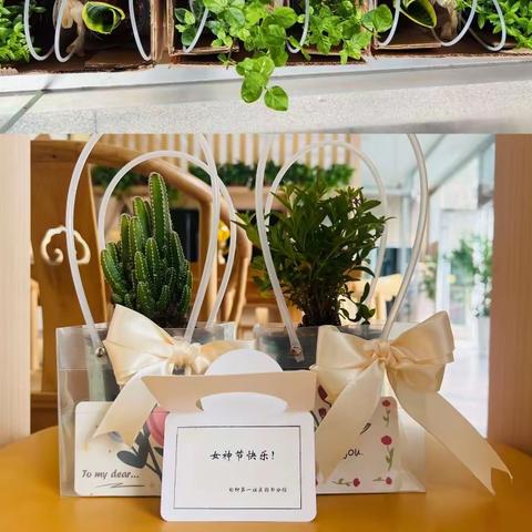 历下区图书馆甸柳第一社区图书分馆开展“芳菲三月天 花漾女神节”主题活动