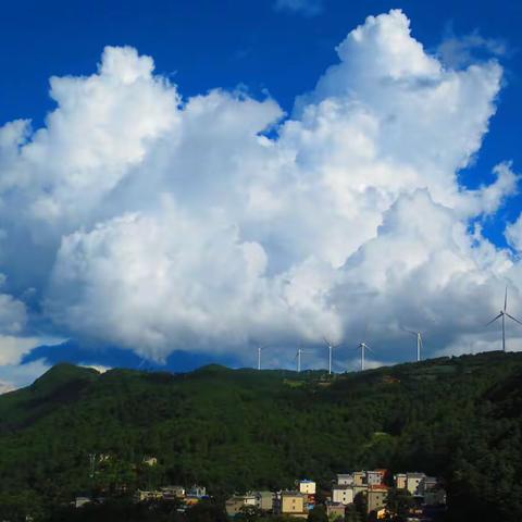 夏末秋初山中云