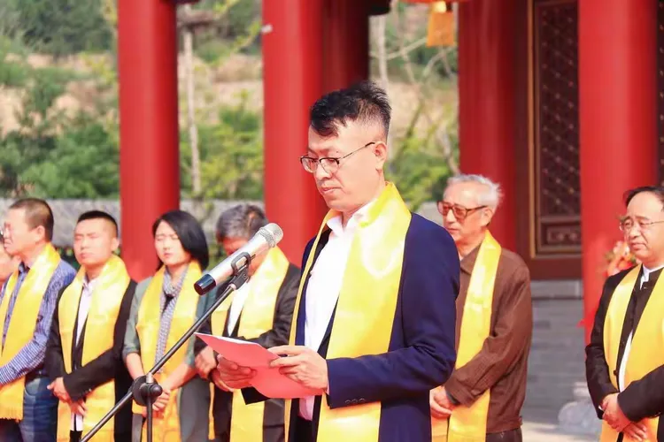 汾阳四中申燕青副校长热情致辞