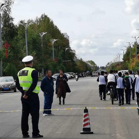 警校共建平安路，交警护校暖人心