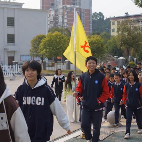 春暖花又开，为梦济沧海