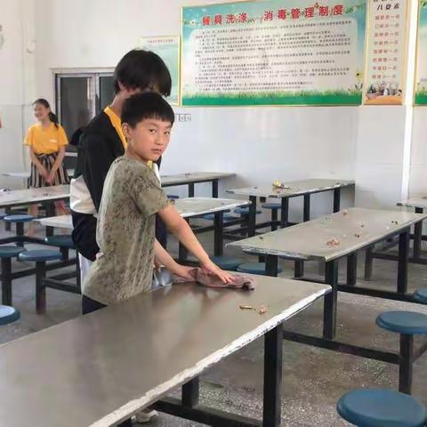 大雷小学劳动技术教育技术简报——劳动最光荣