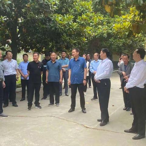 【慈善暖遍千万家，爱心温馨你我他】许昌市慈善总会会长郑传德一行到我市教育系统开展“六一”儿童节慰问活动