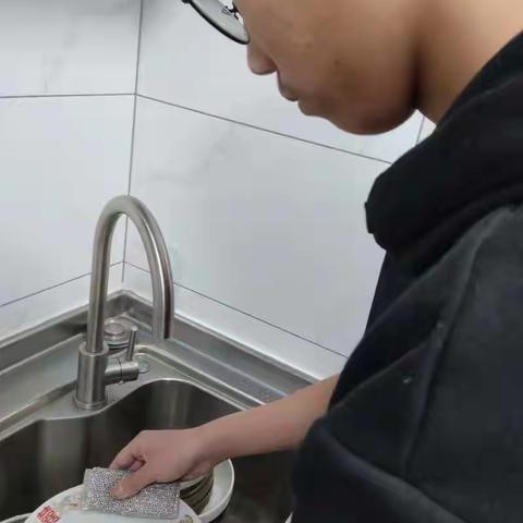 疫情宅家过“五一”。我劳动，我光荣！南初一（4）班扬帆起航队