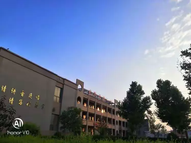 武陟龙泉一中位于龙泉湖公园东南,朝阳三路东段,迎宾大道西侧,黄河