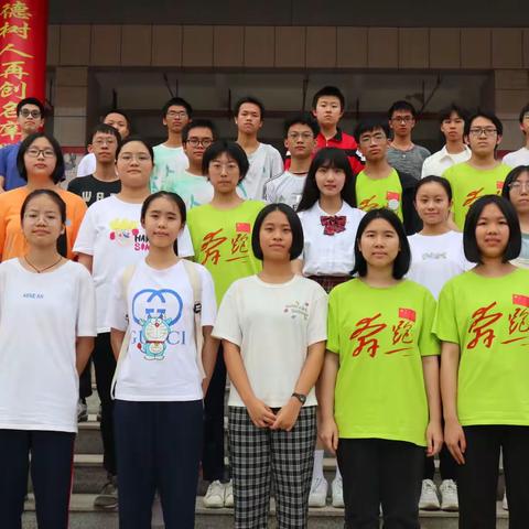 启航育才  逐浪未来，——育才中学优秀学子风采