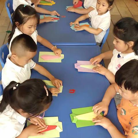 阳光宝贝幼儿园全体宝贝祝天下爸爸节日快乐