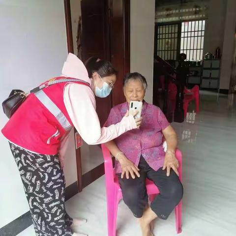 关爱老人，传递温暖