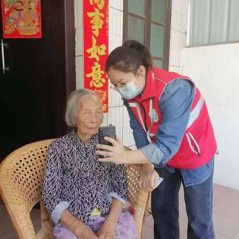 服务老人，网格员在行动