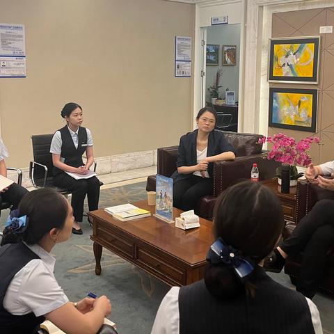 市分行个人金融部到支行网点调研慰问