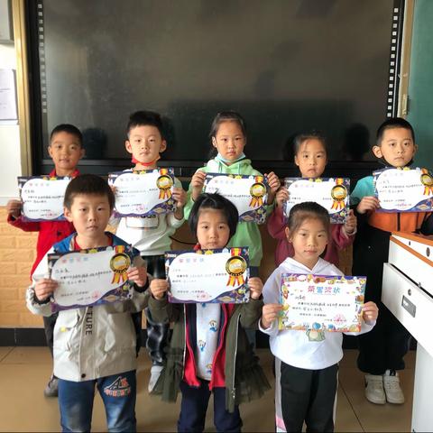 表彰优秀学生，彰显榜样力量——一年（3）班向阳班九月份表彰会