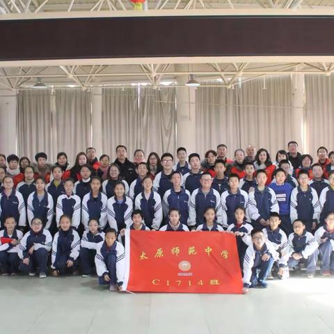 伸出温暖手，打开爱心门