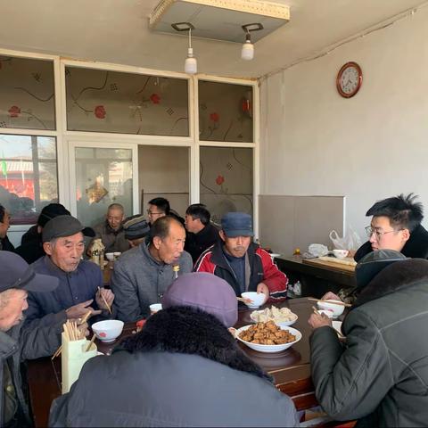 一桌暖心餐      情暖老人心