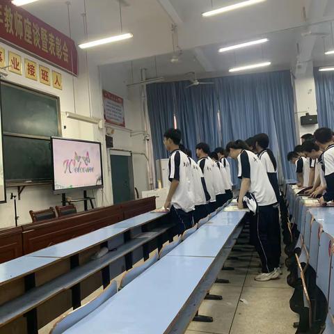 麦风冉冉思“前程”，泥新燕影话“三新”