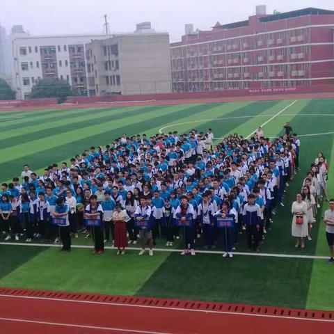 反思总结，积极奋进——郴州市十五中高三年级召开第一次月考总结表彰会