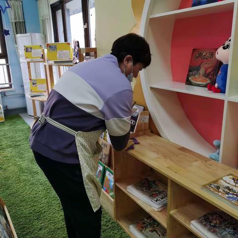 富力幼儿园开展“清洁环境一小步，助力创建一大步”活动