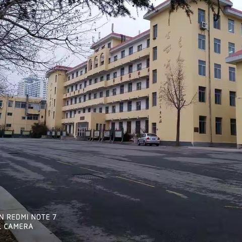 新都中学召开安保人员工作会议