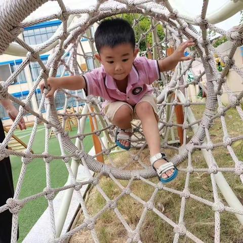 悠贝高湖幼儿园中B班《游戏活动》