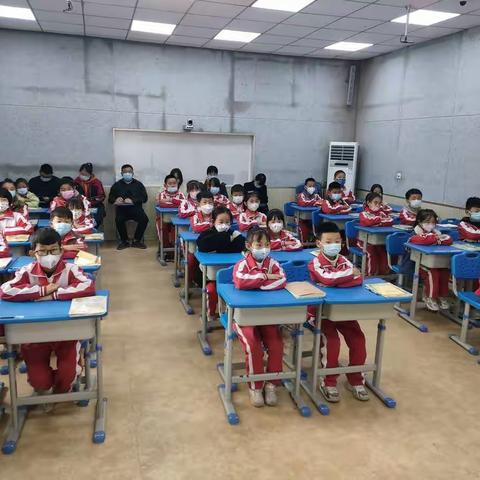 “落实新课标，构建新课堂”——亭兰小学英语新课标研讨暨青年教师立标展示课