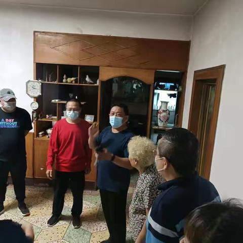 城角庄社区“七一”送温暖慰问困难老党员活动