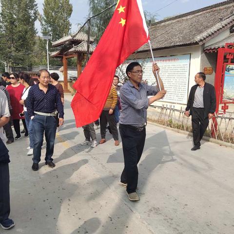 “不忘初心   牢记使命”---喜迎国庆节卢氏县农场职工进行缅怀先烈，重走长征路活动