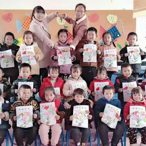 苗苗幼儿园中二班宝贝一周风采                             《心怀感恩，与爱同行》