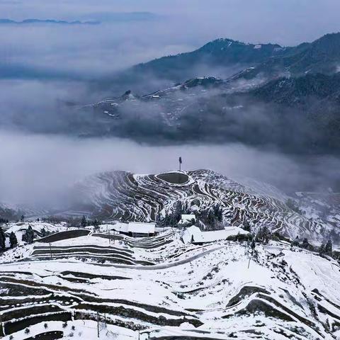 冰天雪地的怀化山背