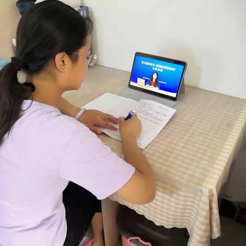 临近开学，老师学习不停歇