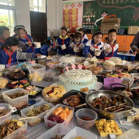 建塘小学三（2）班“享受美食 ，分享快乐”