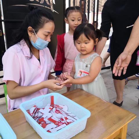 阳光幼儿园小班一日生活小记