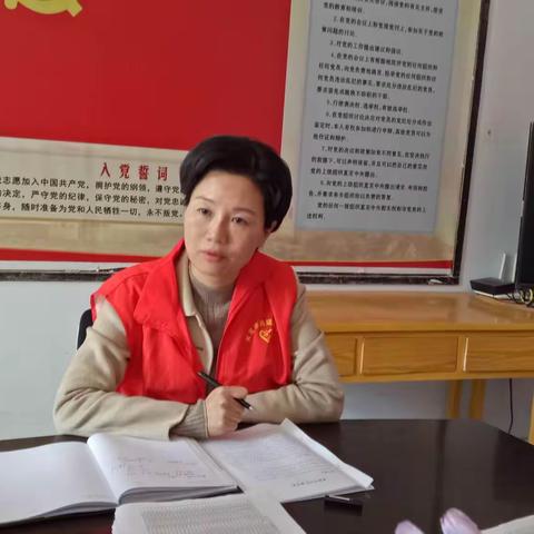 融媒体中心负责人杨莉莉带队到朱阳镇麻家河村和麻林河村开展巩固脱贫攻坚成果走访核查工作