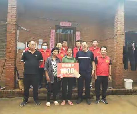 助梦学子  扬帆起航  烟服中心助力贫困大学生