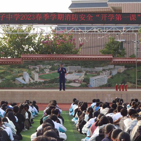 以练为战 防患未“燃”——灵山县佛子中学开展消防安全演练活动