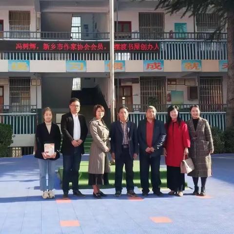 作文教学新花样，学生聚精细听讲——欢迎冯树辉老师，王保银主席，杨梅老师莅临我校指导孩子写作文