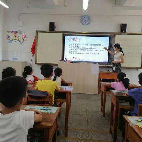 加强反恐演练  构建平安校园 ——记柳州市鹅山路小学教育集团西堤校区开展反恐防暴应急演练