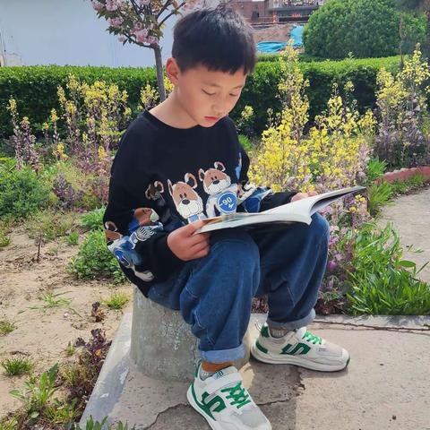 “春意浓浓，书伴我行”井店六小日常读书活动之七