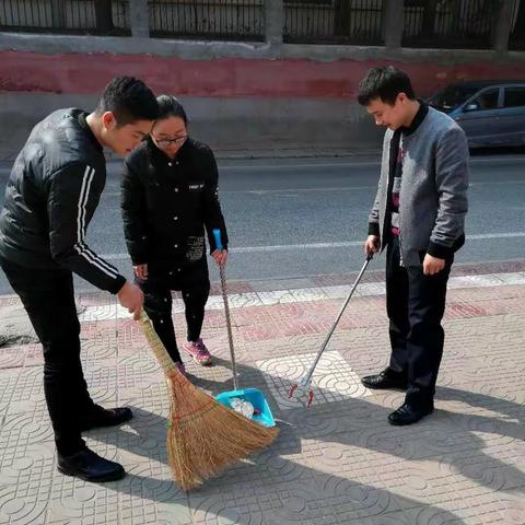党员标兵全动员，保洁责任扛在肩
